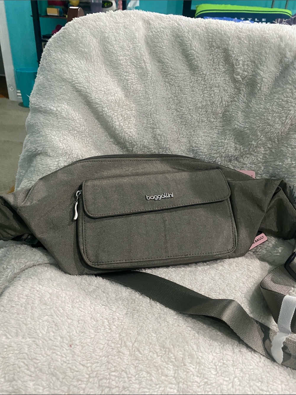 Baggallini Modern Everywhere Large Waistpack & Sling — metallic Gray